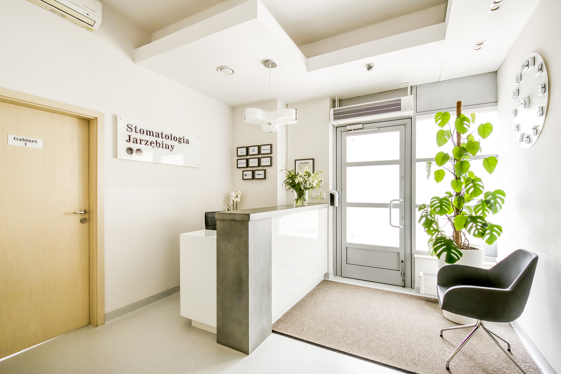 Stomatologia Jarzębiny NZOZ - klinika na Imielinie oferująca kompleksowe leczenie w zakresie stomatologii, protetyki, ortodoncji Stomatologia Jarzębiny NZOZ - klinika na Imielinie oferująca kompleksowe leczenie w zakresie stomatologii, protetyki, ortodoncji