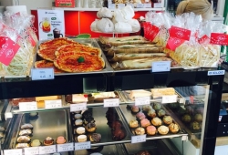 Nowości w Bombonierze! Nie macie pomysłu na śniadanie, a nie chcecie jeść byle czego? La Bomboniera poleca kanapki i mini pizze