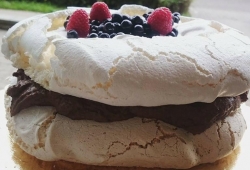 Wegańska beza z kremem czekoladowo-jaglanym