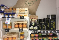 Miody manuka, pyłek pszczeli, propolis. Miody Krzemiński - zestawy prezentowe.  Oliwy z Krety 