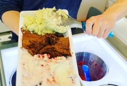 Lody możesz zabrać w izotermiczny opakowaniu do domu (kilogram lub pół kilograma)