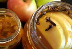 Herbata z pigwą, miodem, cynamonem, goździkami, jabłkiem oraz gruszką - doskonała propozycja na zimowe dni