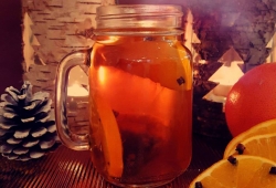 Aż 18 doskonałych mieszanek herbaty (również niezwykle aromatyczna herbata zimowa, serwowana z pomarańczą i goździkami)