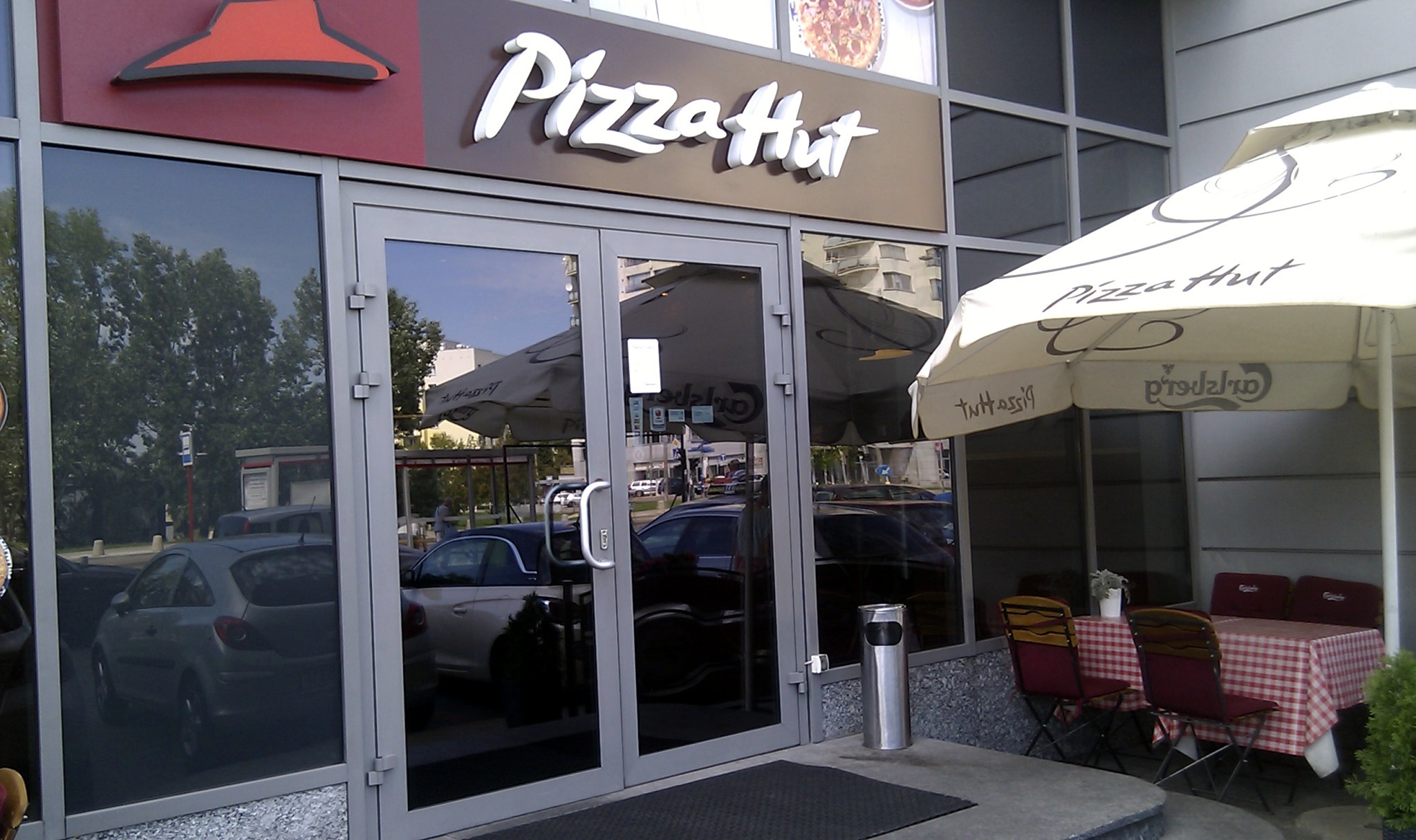 Pizza Hut Galeria Metro Bis, stacja metra Stokłosy Pizza Hut Galeria Metro Bis, stacja metra Stokłosy