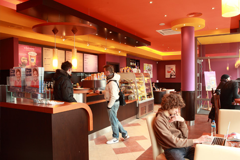 Costa Coffee (dawniej Coffee Heaven) stacja metra Kabaty, Wańkowicza 1 Costa Coffee (dawniej Coffee Heaven) stacja metra Kabaty, Wańkowicza 1