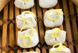 Pierogi z krewetką, cukinią i porem 8 szt.  15.00zł